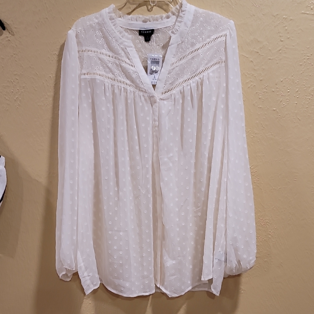 NWT Torrid 3 Chiffon  Sheer White Blouse